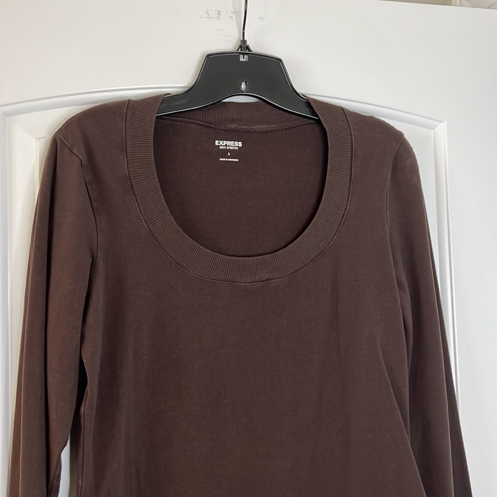 Express Top - Picture 2 of 3